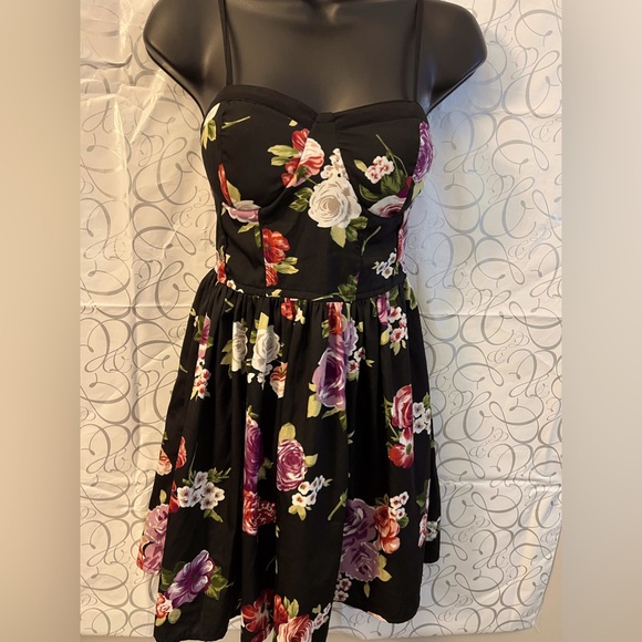 ✨Flirty Mini Dress ✨ - Picture 2 of 6